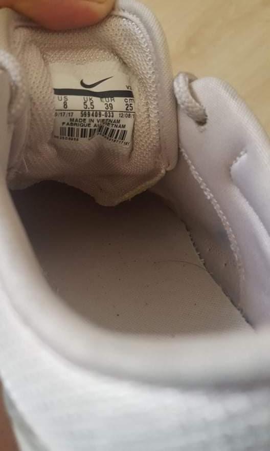 Peach/ Rose Gold Nike Sneakers (Category: Sneakers) located in Bacoor. Submitted by mac131225 (Listing ID 1012211011, Image 2). Description: Original Nike Rose Gold color size 8. Slightly used Almost good as new in appearance. Original price is 7k..