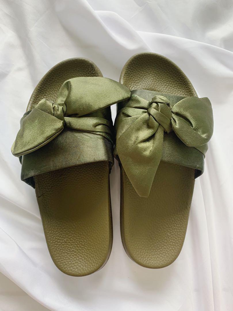 womens olive green flip flops