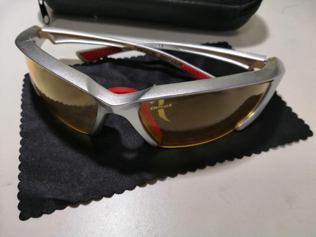 Specialized Sunglasses (Category: Bicycles) located in Singapore. Submitted by kingkong1969 (Listing ID 1012366418, Image 2). Description: A unwanted BD gift, it comes with box, cleaning fabric n instruction manual. Has been in my drawer and totally forgotten about this eye wear..