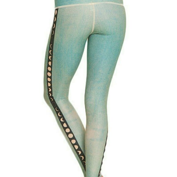 Teeki moon phase leggings on sale