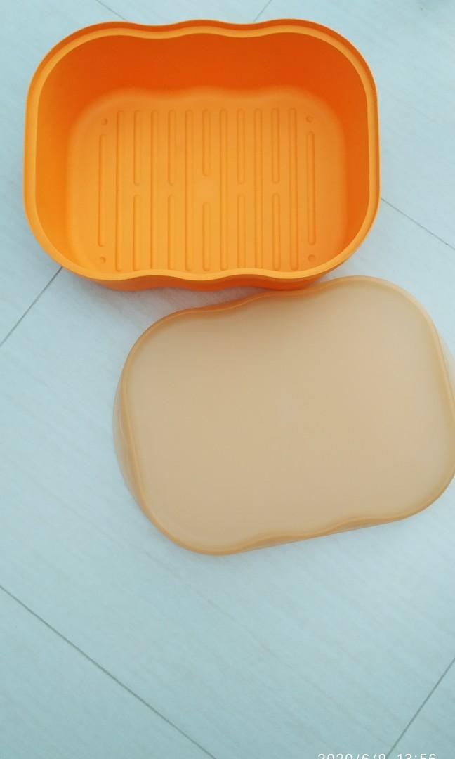 Tupperware multi purpose (Category: Food Organisation & Storage) located in Singapore. Submitted by coachforcoach (Listing ID 1012261994, Image 1). Description: Multi purpose Tupperware container For storage/food Used, but only as a storage box for dry stuffs Good for festive season for large portion of food Cover can be used as a serving tray NOT air tight $26 Deal at Telok Blangah Street 31.