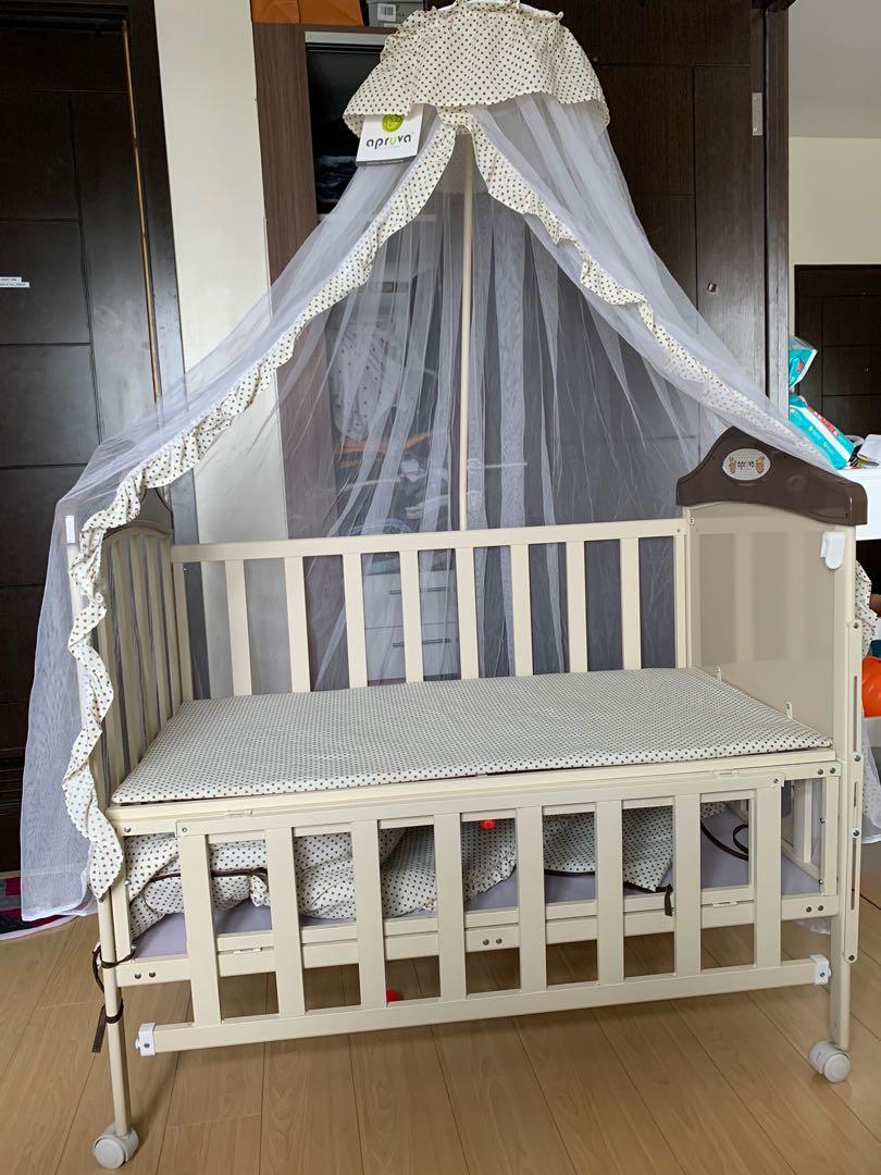 Apruva metal crib with bassinet clearance