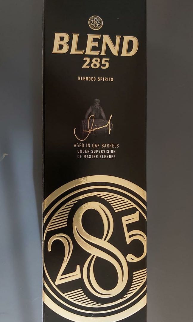 泰國Blend 285 蘇格蘭麥芽威士忌 Blend 285 Thai Rum 1 Litre, 嘢食 & 嘢飲, 酒精飲料 Carousell