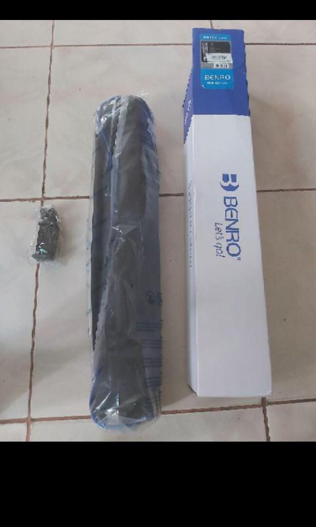 Brandnew Benro tripod t600-ex (Category: Tripods & Monopods) located in Caloocan City. Submitted by mr.carlo_dslr_laptop (Listing ID 1017494542, Image 3). Description: Benro T-600EX lightweight High quality Tripod for DSLR camera with phone holder Brand new New stock On hand Lbc ship fee 300 cop sagot ni buyer 300 deposit only then we ship na Cash on pick up at your LBC branch For sale at 2500 pesos only Pick up area Monumento Puregold Caloocan c