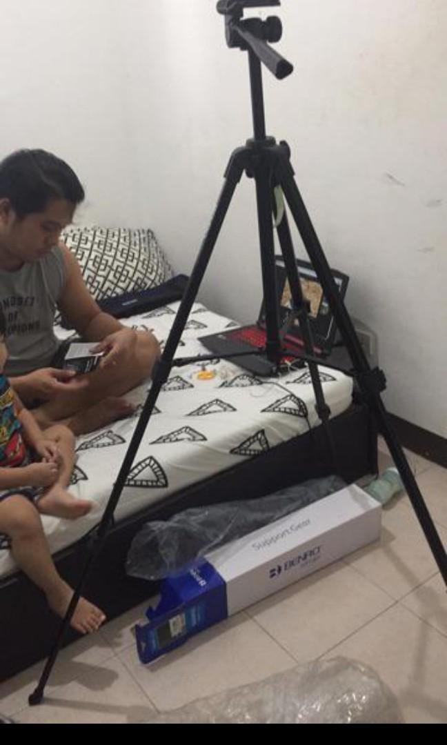Brandnew Benro tripod t600-ex (Category: Tripods & Monopods) located in Caloocan City. Submitted by mr.carlo_dslr_laptop (Listing ID 1017494542, Image 1). Description: Benro T-600EX lightweight High quality Tripod for DSLR camera with phone holder Brand new New stock On hand Lbc ship fee 300 cop sagot ni buyer 300 deposit only then we ship na Cash on pick up at your LBC branch For sale at 2500 pesos only Pick up area Monumento Puregold Caloocan c