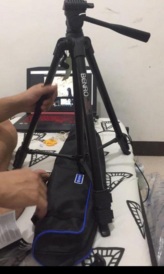Brandnew Benro tripod t600-ex (Category: Tripods & Monopods) located in Caloocan City. Submitted by mr.carlo_dslr_laptop (Listing ID 1017494542, Image 2). Description: Benro T-600EX lightweight High quality Tripod for DSLR camera with phone holder Brand new New stock On hand Lbc ship fee 300 cop sagot ni buyer 300 deposit only then we ship na Cash on pick up at your LBC branch For sale at 2500 pesos only Pick up area Monumento Puregold Caloocan c
