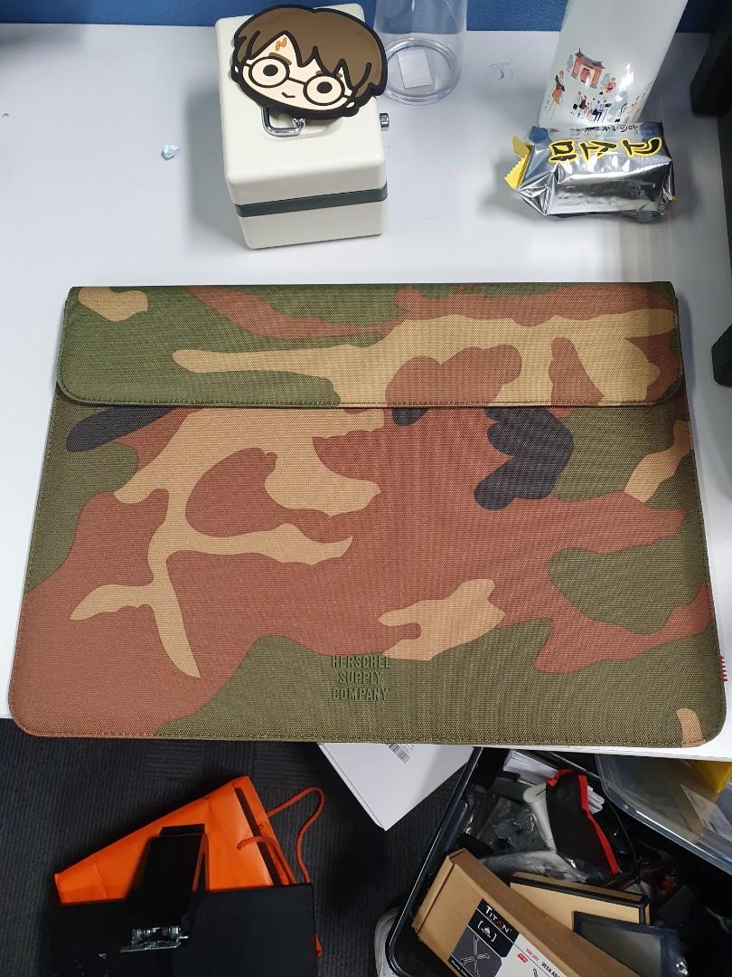 Herschel camo laptop sleeve clearance