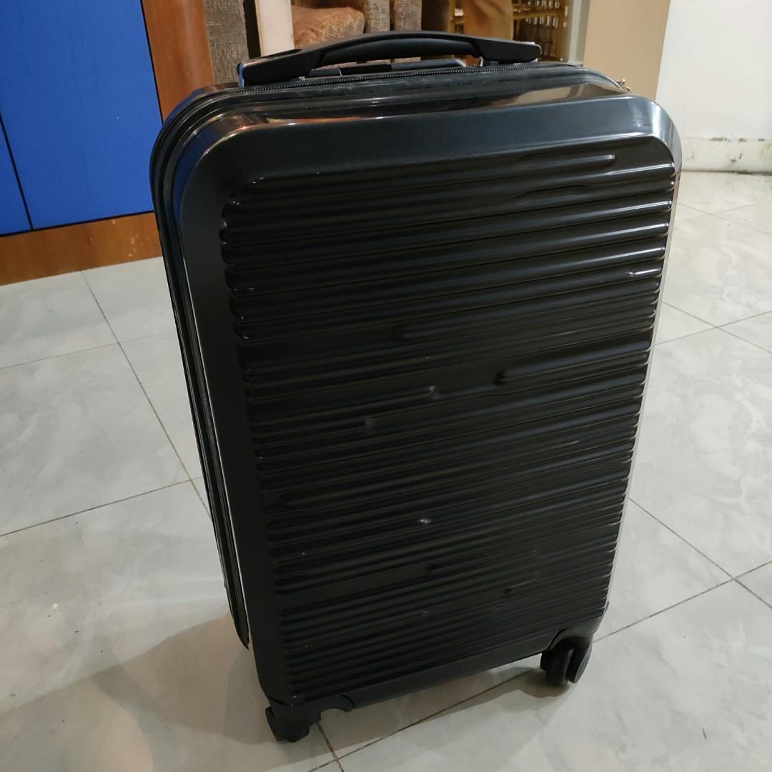 23 x 36 x 56cm suitcase
