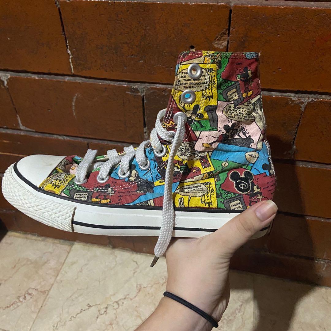Mickey Mouse Comic print (Category: Sneakers) located in Manila. Submitted by hellobudol_ (Listing ID 1017434503, Image 2). Description: Condition 6/10.