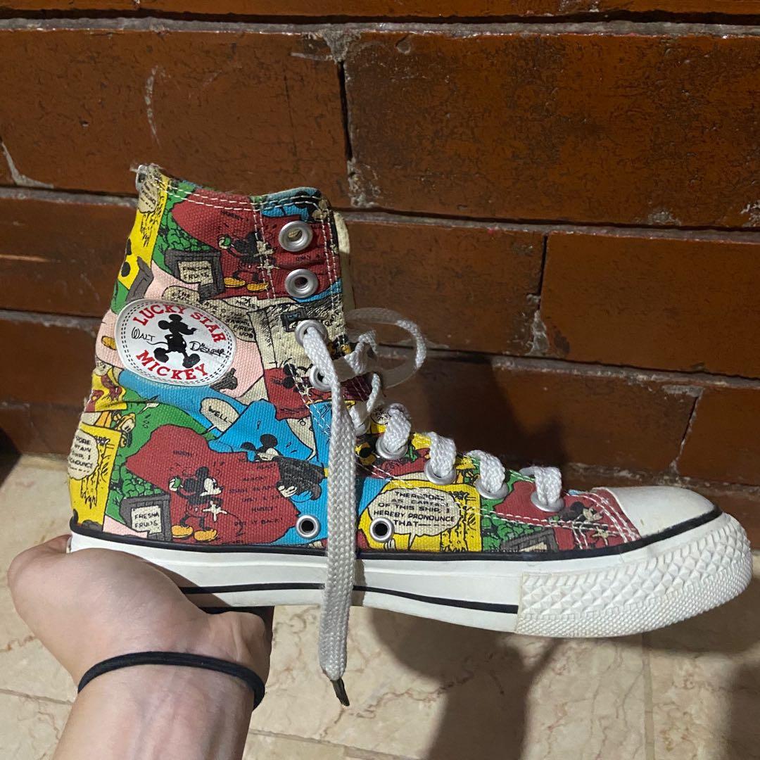 Mickey Mouse Comic print (Category: Sneakers) located in Manila. Submitted by hellobudol_ (Listing ID 1017434503, Image 3). Description: Condition 6/10.