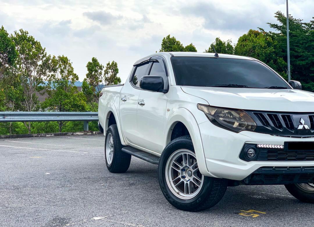 Mitsubishi Triton 4wd Double Cab 2 5at 2011th Cars Cars For Sale On Carousell