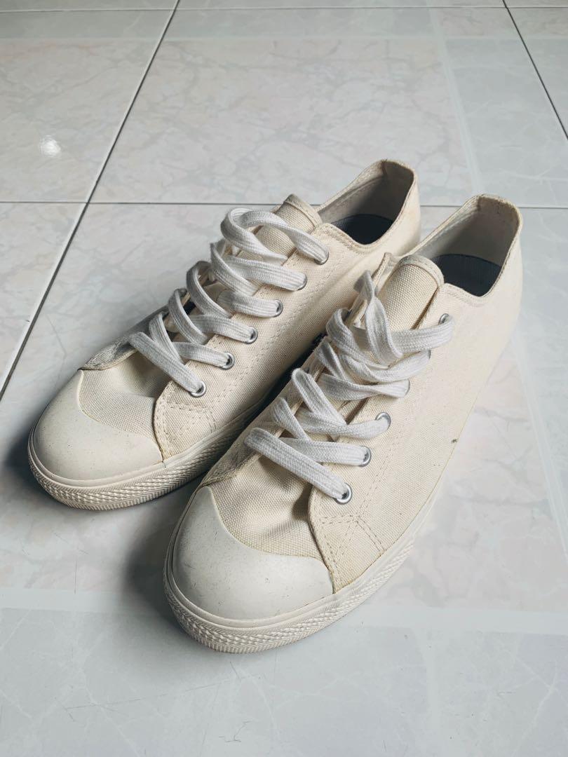 muji white shoes