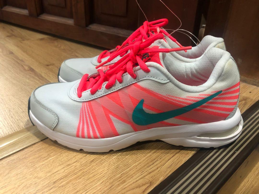 Nike gym shoes/sneakers, Men's Fashion, Footwear, Sneakers on Carousell