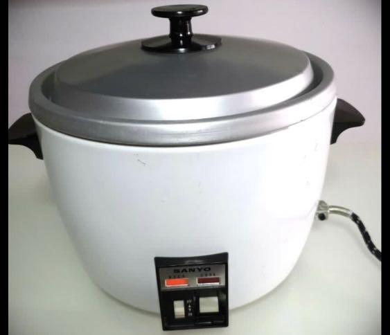 SANYO Rice Cooker EC-73, TV & Home Appliances, Kitchen Appliances ...