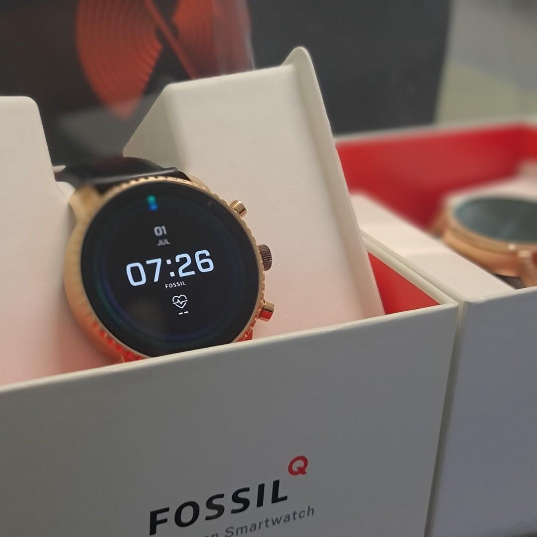 Fossil smartwatch couple discount