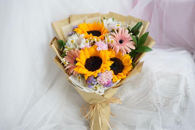 Free Delivery Sunflower Bouquet Gardening Flowers Bouquets On Carousell