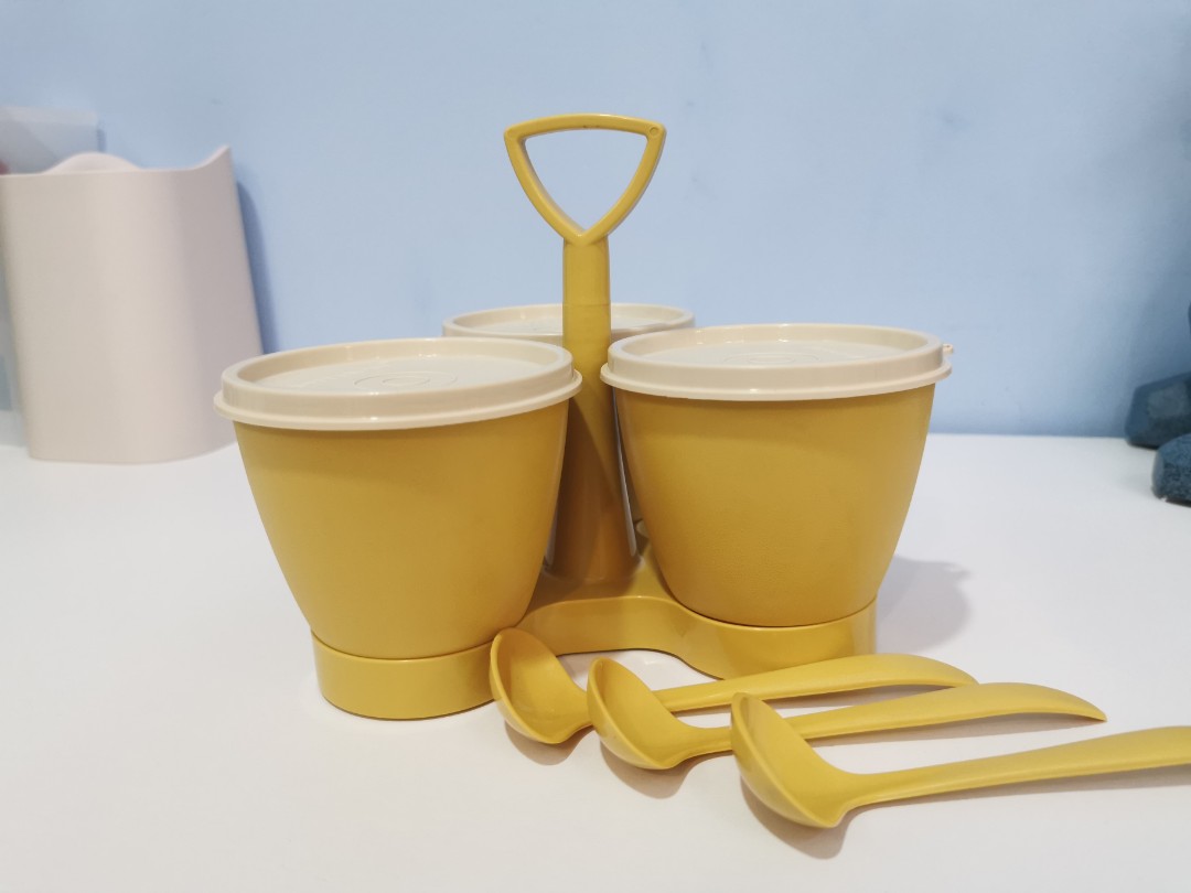 https://media.karousell.com/media/photos/products/2020/7/1/tupperware_condiment_caddy_1593624411_c94f1722.jpg