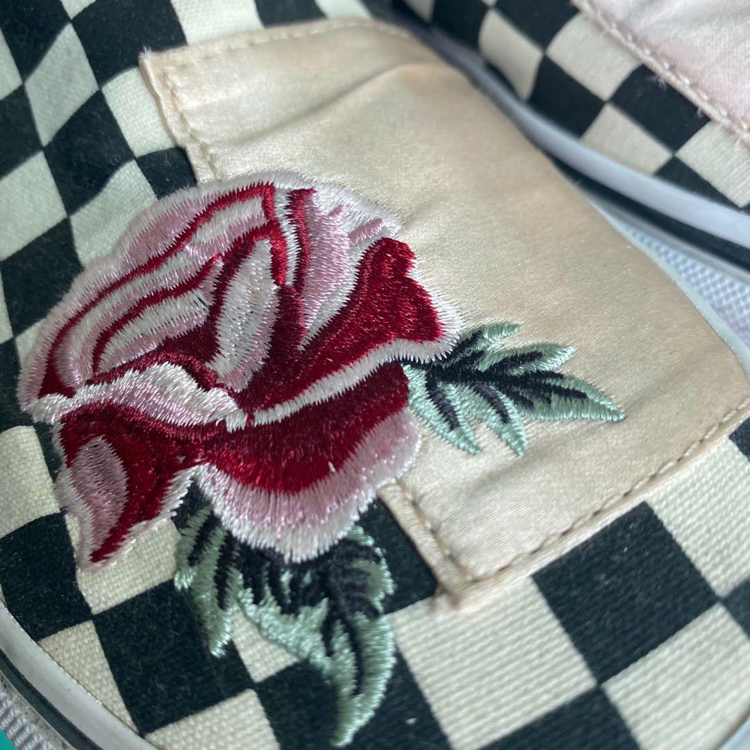 Vans Satin Patchwork (Category: Sneakers) located in Cyberjaya. Submitted by jillnco (Listing ID 1017434965, Image 2). Description: 👉🏽 Authentic💯 👉🏽 Uk 7 👉🏽 Negotiable for serious buyer Please view my listings for more shoes. Cod Cyberjaya or postage:).