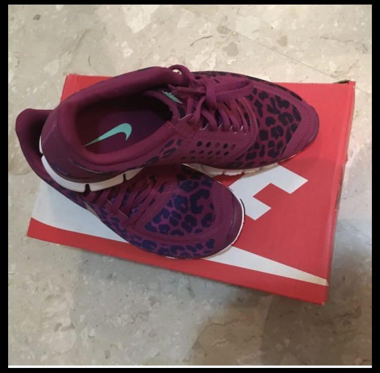 Red nike hotsell cheetah