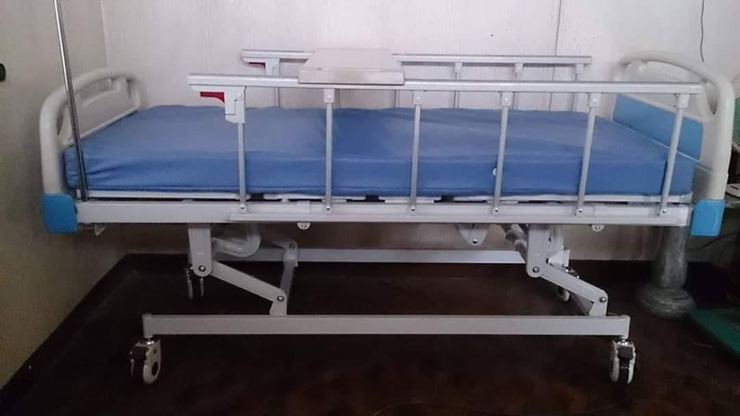 3 cranks hospital bed with mattress overbed table IV pole, Beauty