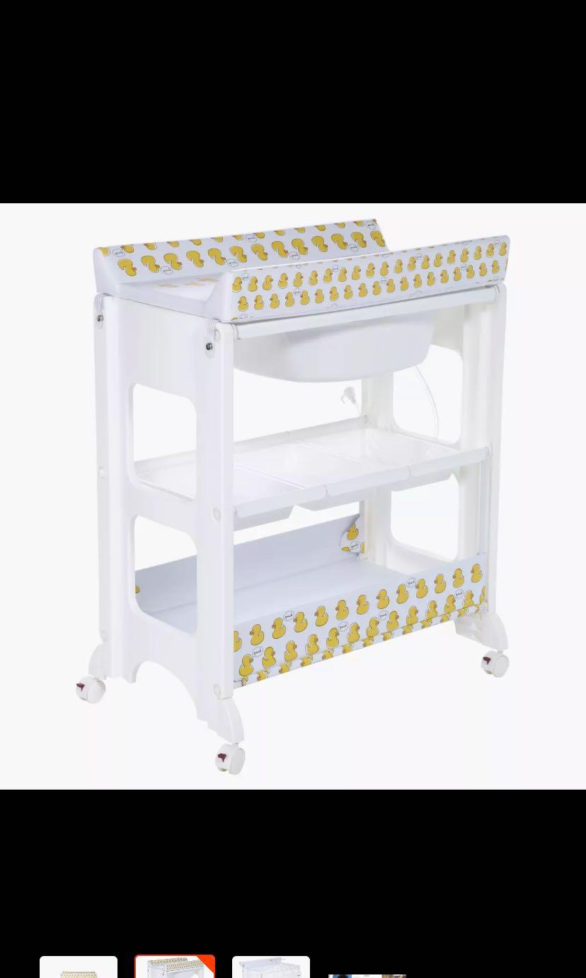 Juniors changing new arrivals table