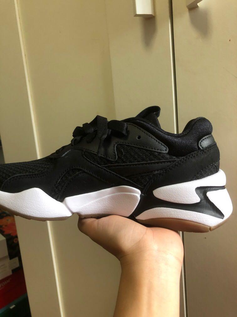 BRAND NEW AUTHENTIC PUMA NOVA 90 s