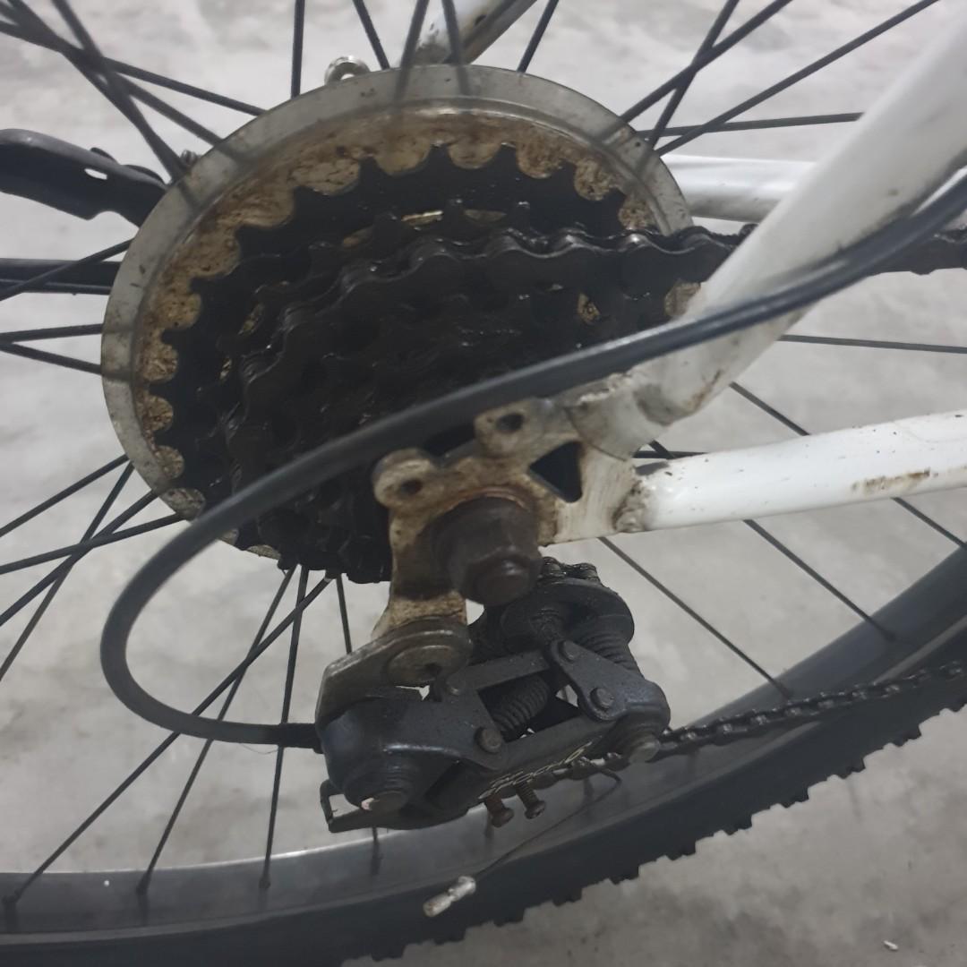 Btwin rockrider 100 adult size L mountain bike with front rack and