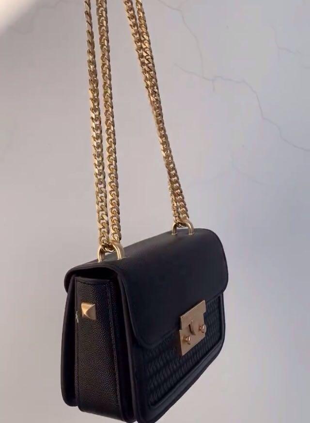 Harga sling bag charles and keith clearance