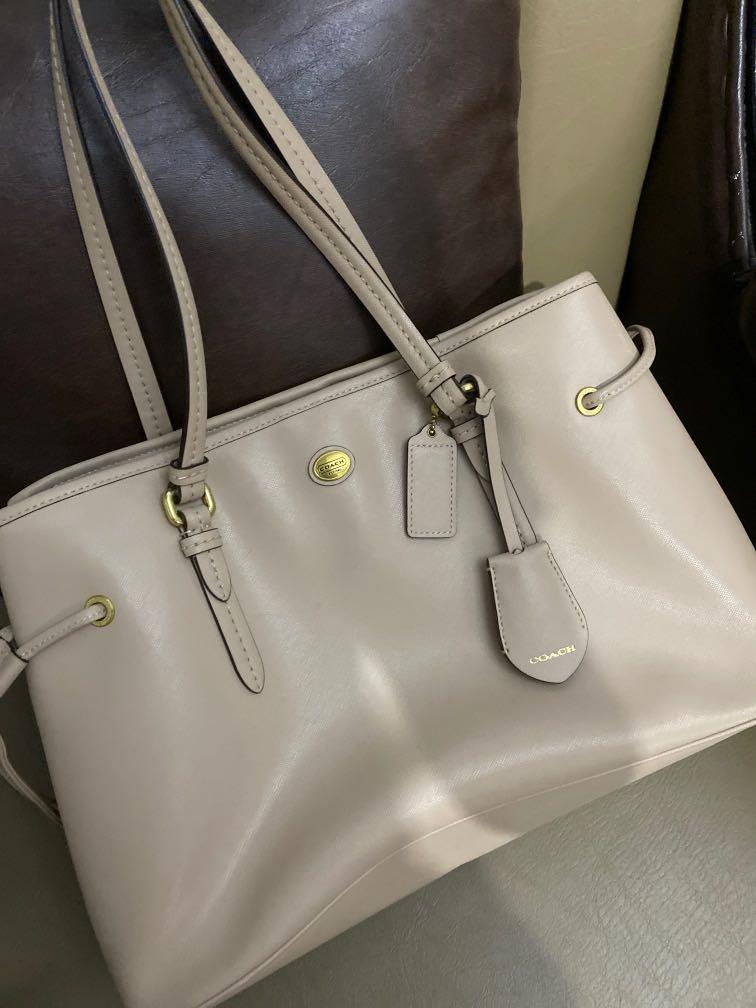 COACH bag 100% authentic or double money back LAYAWAY ACCEPTED (Category: Luxury Bags & Wallets) located in Bulacan. Submitted by __randomthings (Listing ID 1019663039, Image 1). Description: Shoulder bag.