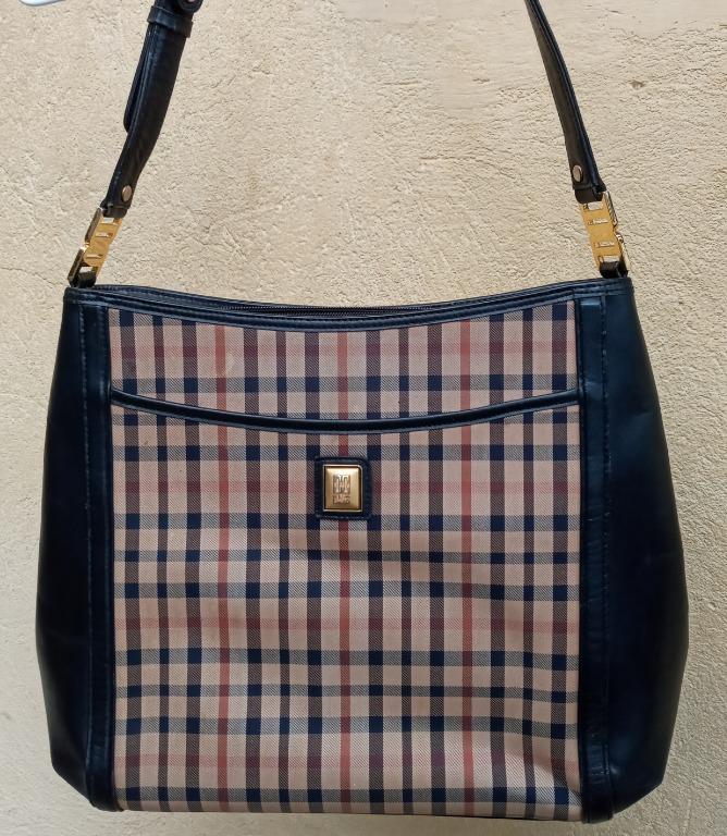 daks shoulder bag