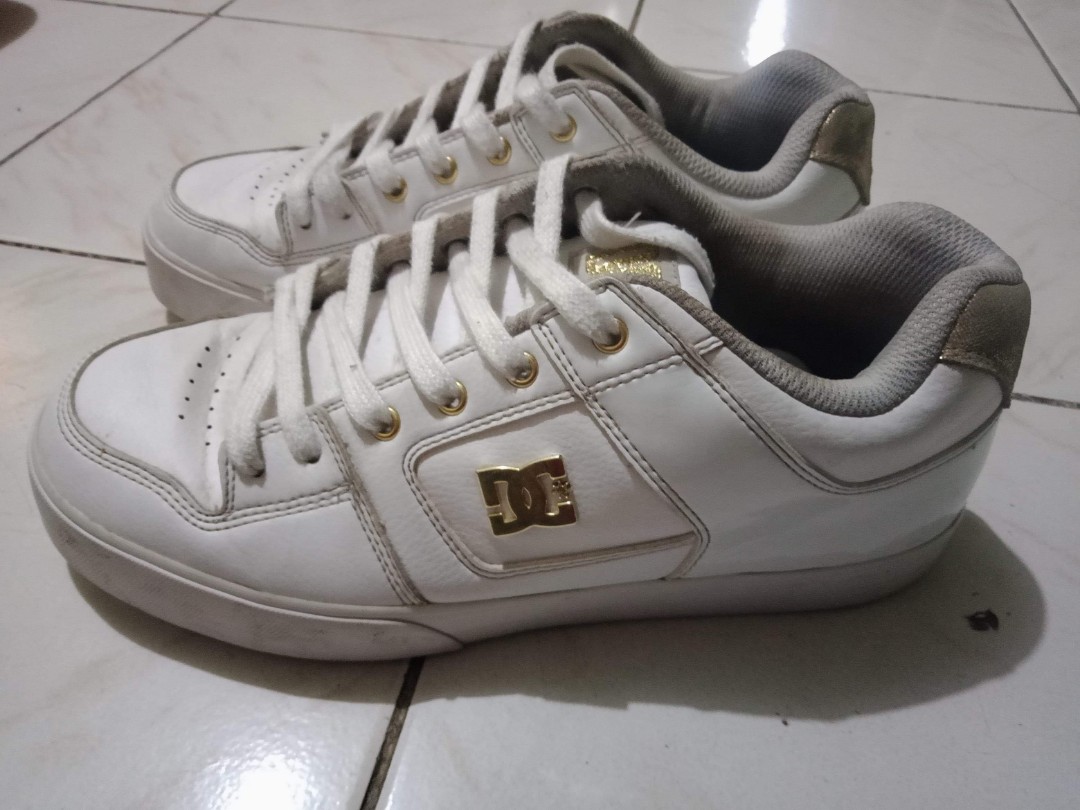 dc skate shoes white