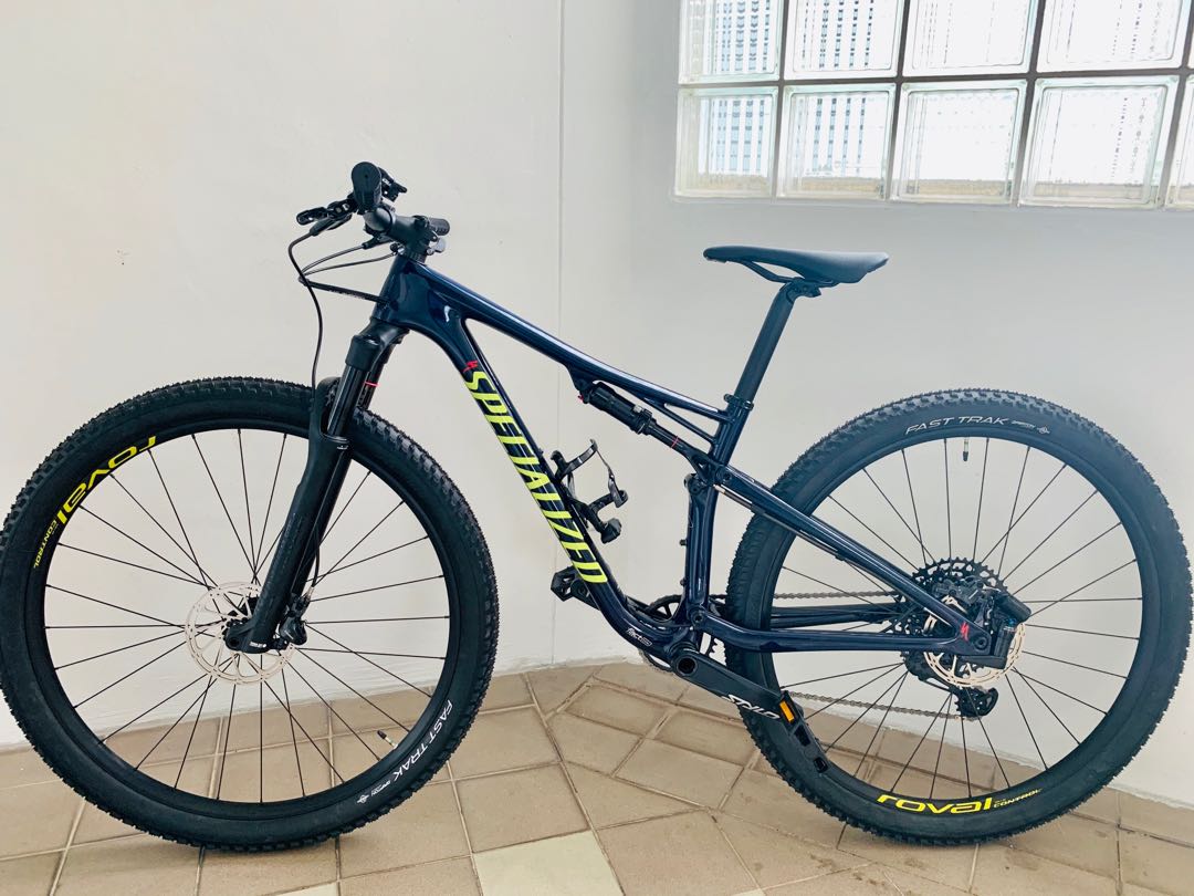 SPECIALIZED EPIC MEN COMP CARBON 29 S Sports Equipment Bicycles