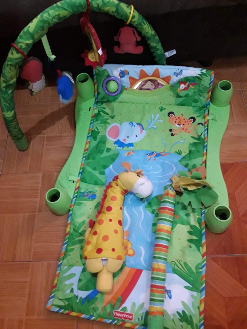 Fisher Price Rainforest Gym (Category: Bathtub & Bath Accessories) located in Marikina City. Submitted by yellowepicurean (Listing ID 1019747448, Image 2). Description: In good condition but the hanging toys are not the original ones. The velcrows on the sides are not there anymore..