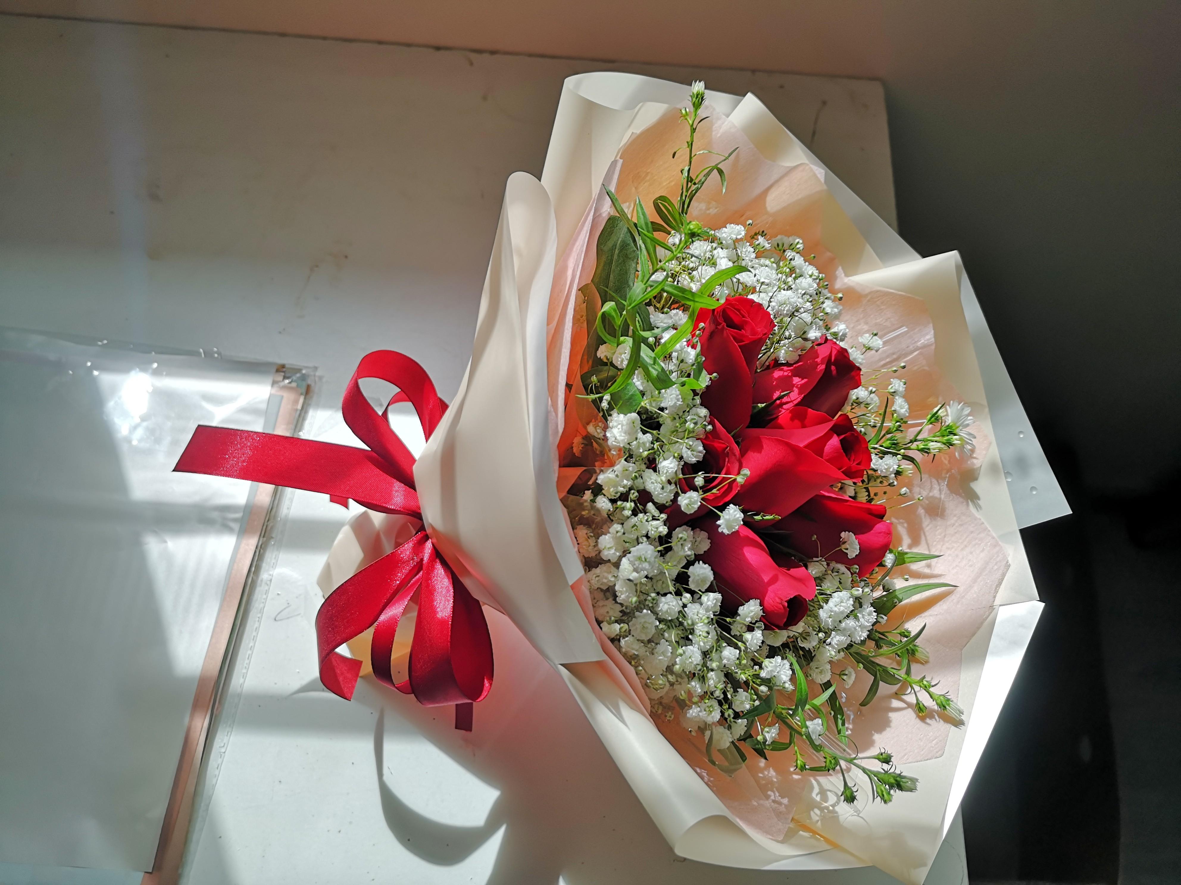 Fresh Roses Bouquet Free Delivery Real Roses Fresh Roses Available For Booking Gardening Flowers Bouquets On Carousell