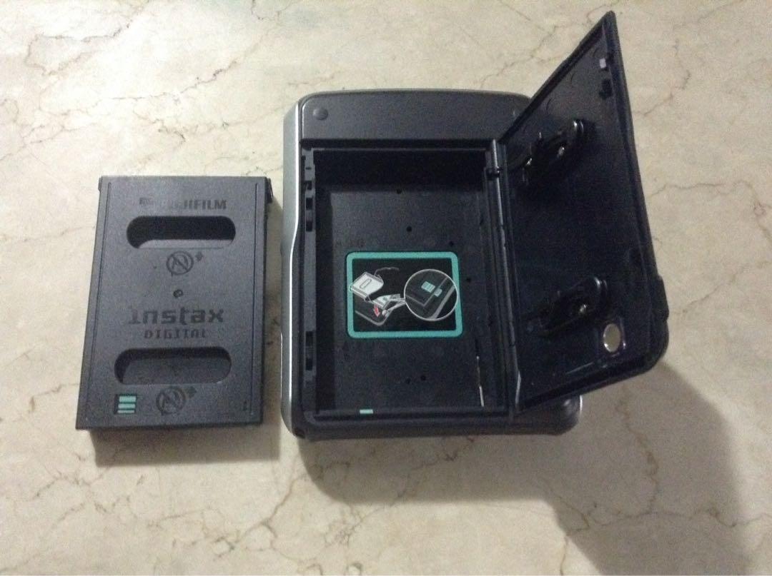 Fujifilm Mobile Printer (Category: Printers, Scanners & Copiers) located in Quezon City. Submitted by 09277011179 (Listing ID 1019622713, Image 2). Description: Fujifilm Mobile Printer MP-70 ...untested / as is ...with 2 CR2 drycell battery (drained) ...no instax film included ...kindly check other details on the net.
