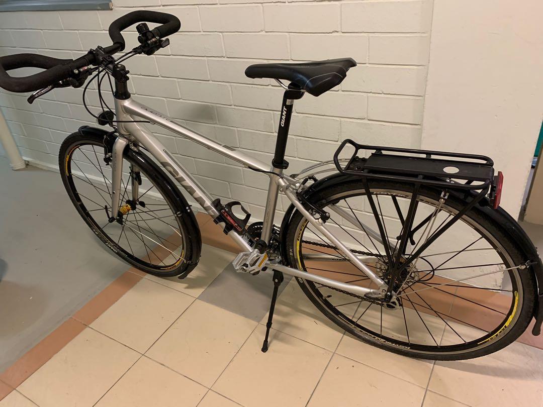 Giant escape touring sales bike