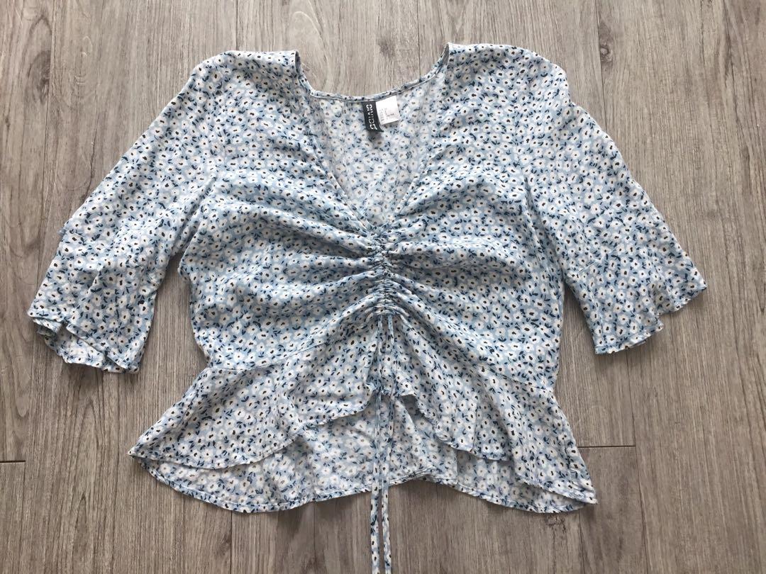 H&m trumpet on sale sleeve blouse
