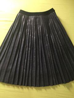 pleated skirt