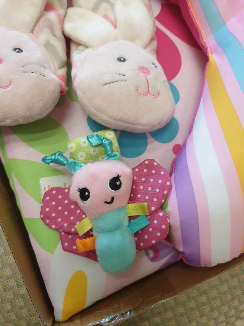 Preloved baby apparel (Category: Infant Playtime) located in Las Pinas. Submitted by aizophrenic (Listing ID 1019607345, Image 3). Description: For take all Tummy time mat texture bracelet stroller pad all in very good condition.