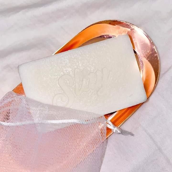 RYX Glowbar Soap (Category: Face Care) located in Manila. Submitted by thesmartchic.ph (Listing ID 1019765230, Image 3). Description: For further inquiries, slide me a dm! Thanks!.