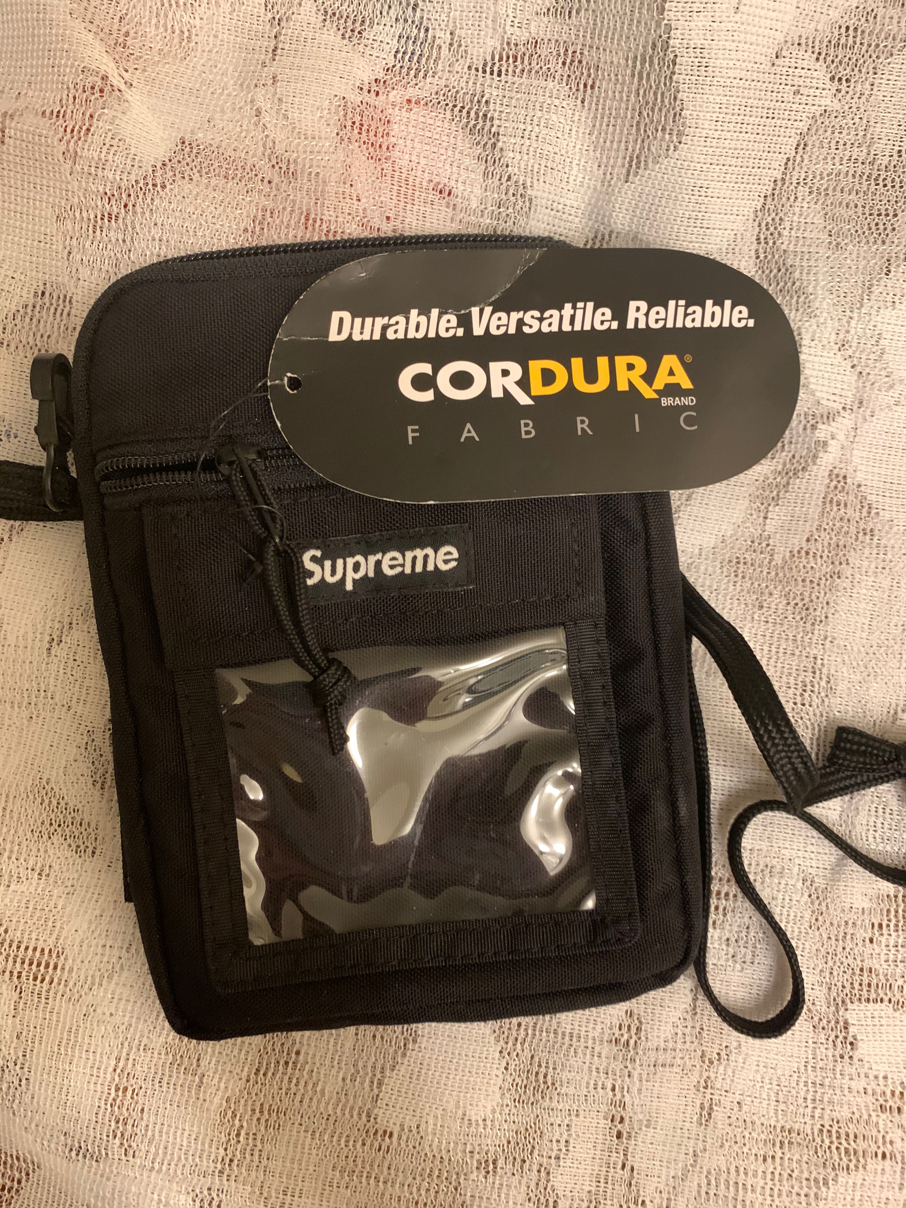 supreme utility pouch ss19 黑色袋, 男裝, 男裝袋 ＆ 銀包 - Carousell