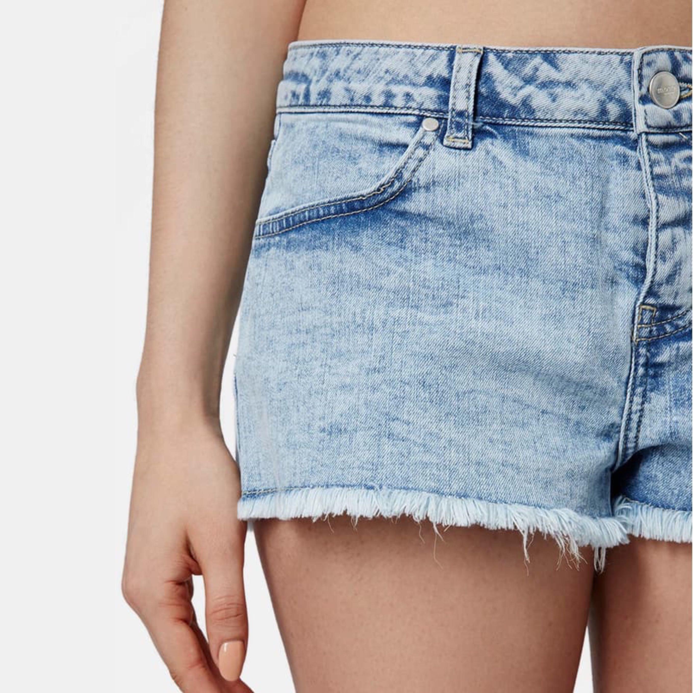 TOPSHOP Mid rise Light washed daisy Denim Shorts Women s Fashion Bottoms Jeans Leggings on Carousell