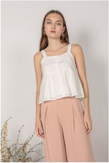 (Category: ) located in . Submitted by wardrobedibs (Listing ID 1019579511, Image 1). Description: .