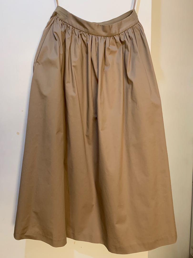 Uniqlo Khaki Skirt (Category: Skirts) located in Paranaque City. Submitted by daslimited (Listing ID 1019550873, Image 1). Description: Brandnew condition Used once With 2 side pockets .