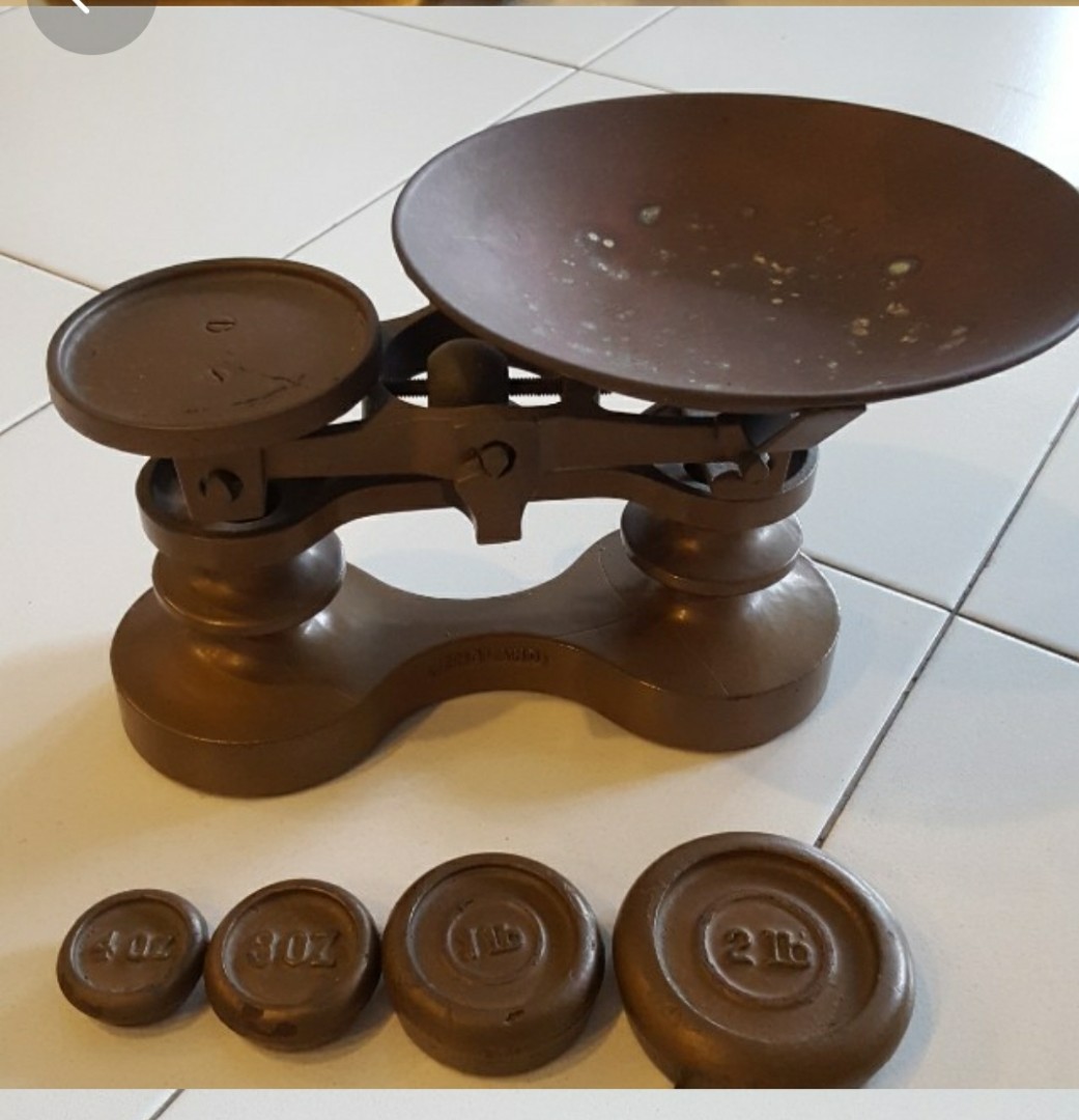 Vintage cast iron scale, Hobbies & Toys, Memorabilia & Collectibles