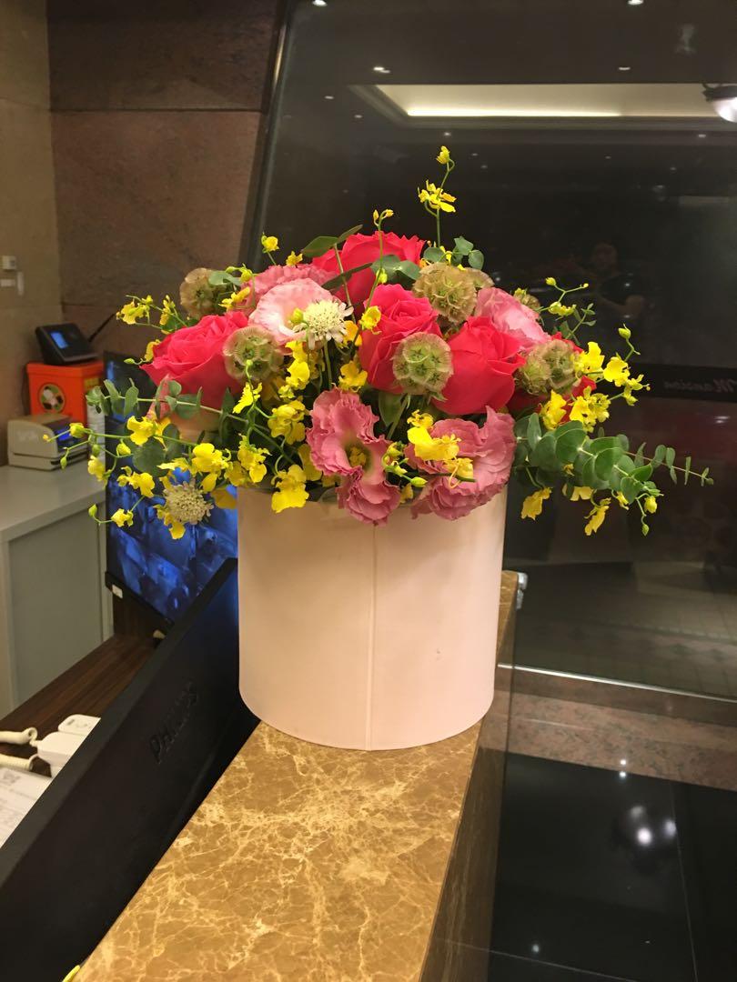 鮮花盒 開業花盒 生曰禮物 開張花盒 傢俬 家居 家居裝飾 家居裝飾 其他 Carousell