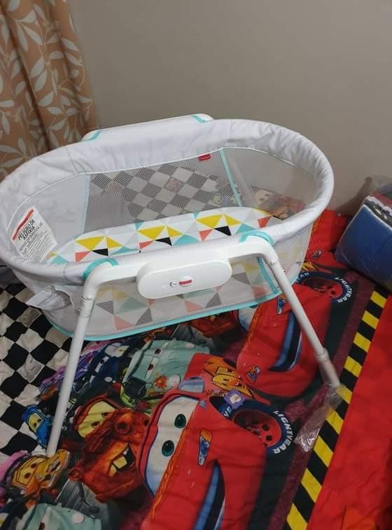 fisher price stow n go bassinet batteries