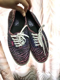 (Category: ) located in . Submitted by dazzle.thingz (Listing ID 1019914146, Image 1). Description: .