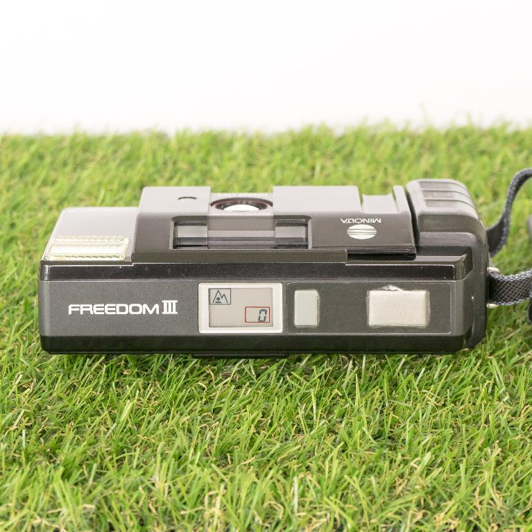 Minolta Freedom III 35mm F2.8 Film Camera, Photography, Cameras on