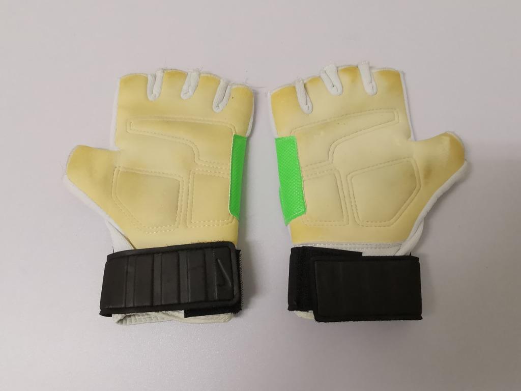 Nike futsal gloves new arrivals